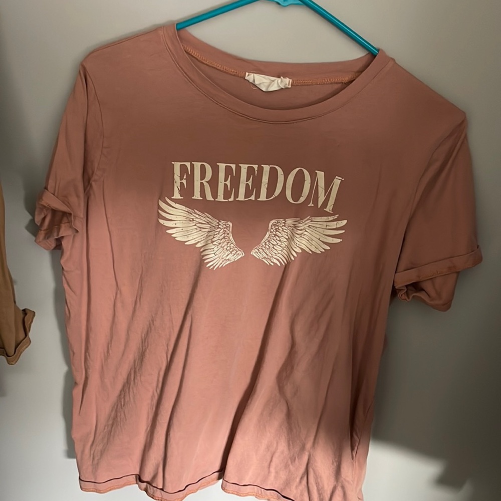 Women’s freedom tee